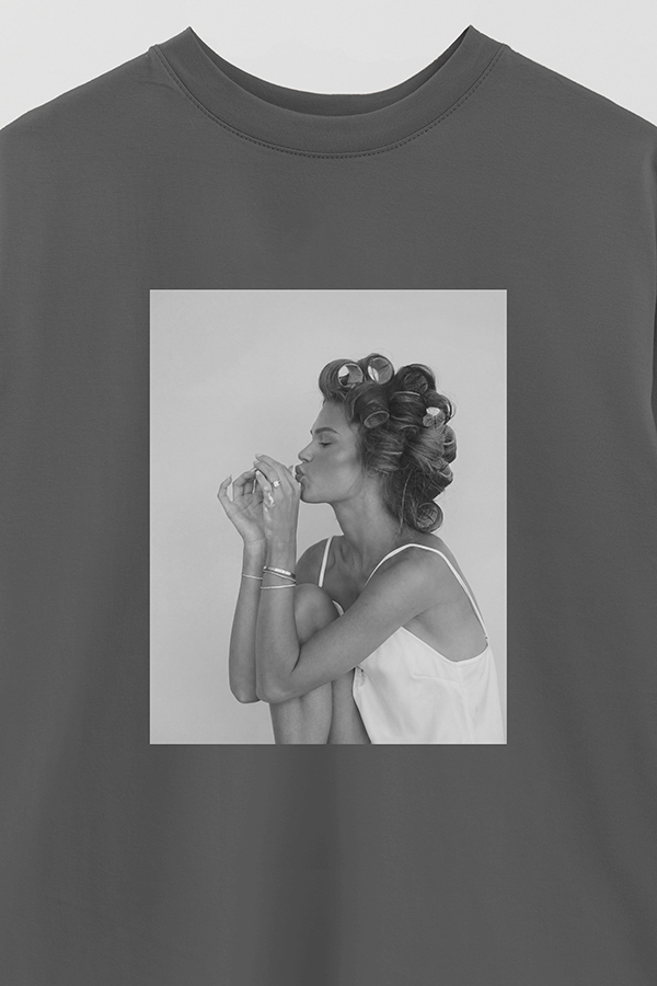 REMERA OVER ESTAMPADA MAGAZINE 158