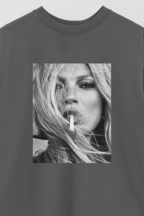 REMERA OVER ESTAMPADA MAGAZINE 156