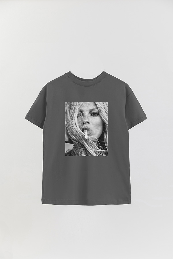 REMERA OVER ESTAMPADA MAGAZINE 156
