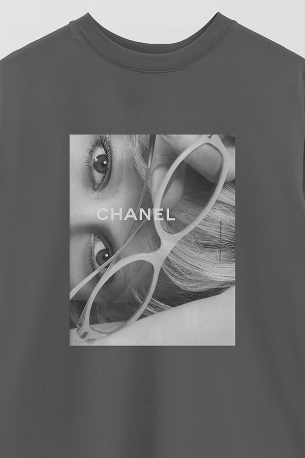 REMERA OVER ESTAMPADA MAGAZINE 147