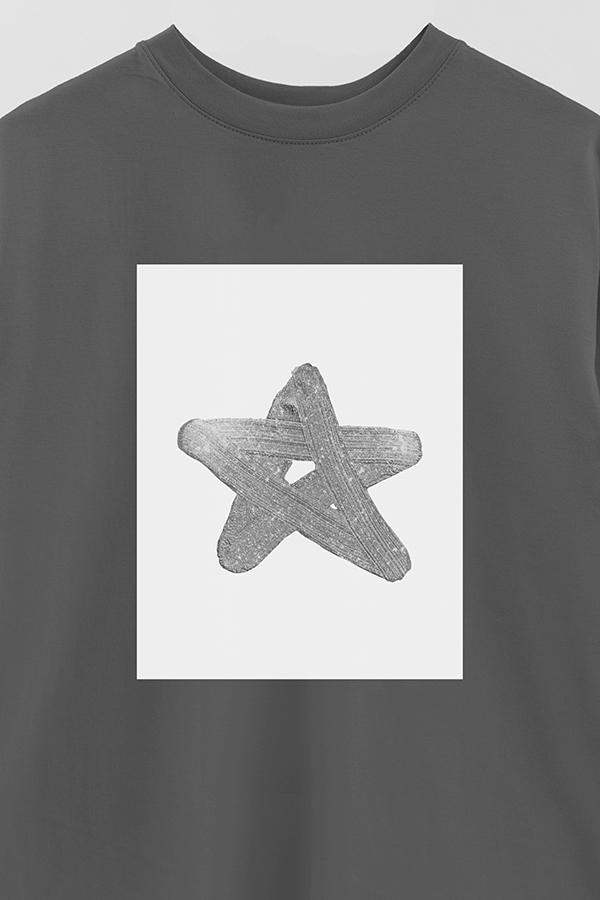 REMERA OVER ESTAMPADA MAGAZINE 144