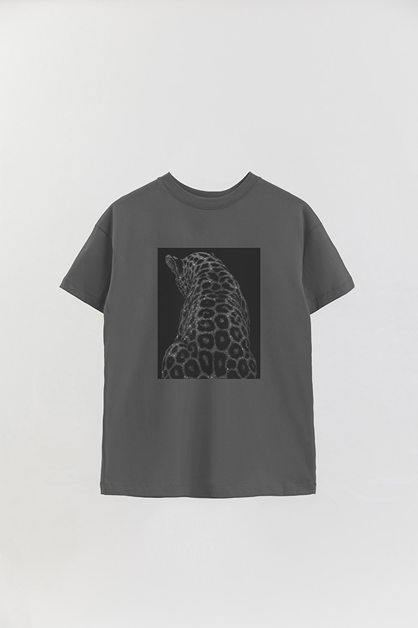 REMERA OVER ESTAMPADA MAGAZINE 139