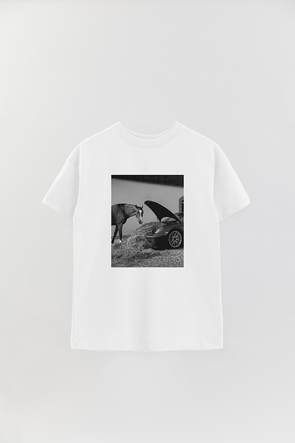 REMERA OVER ESTAMPADA MAGAZINE 136