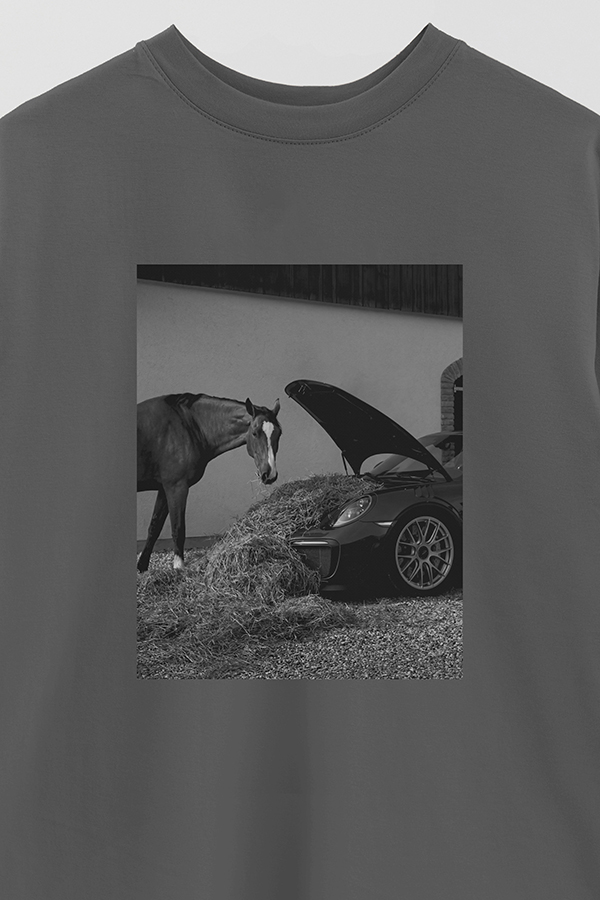 REMERA OVER ESTAMPADA MAGAZINE 136