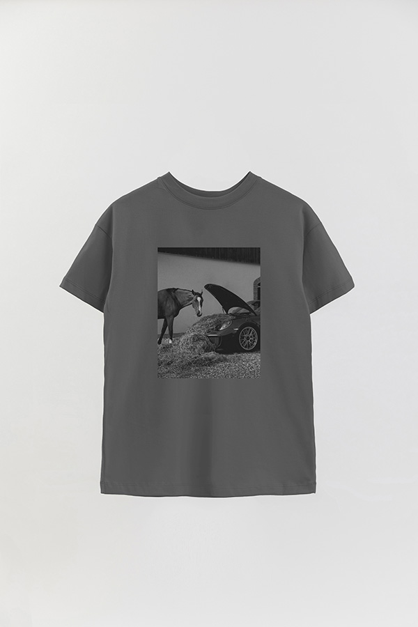 REMERA OVER ESTAMPADA MAGAZINE 136
