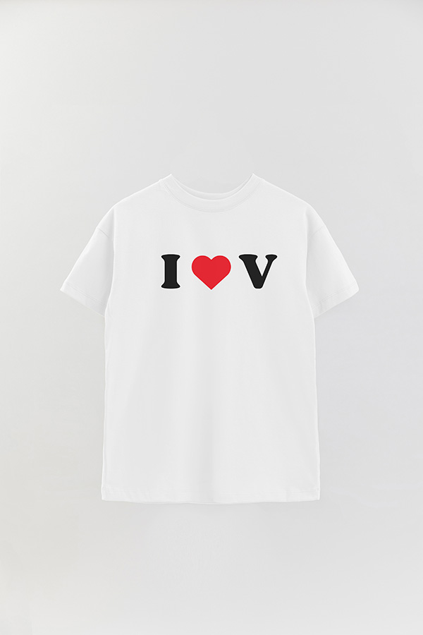REMERA OVER ESTAMPADA BTS I ♥ V