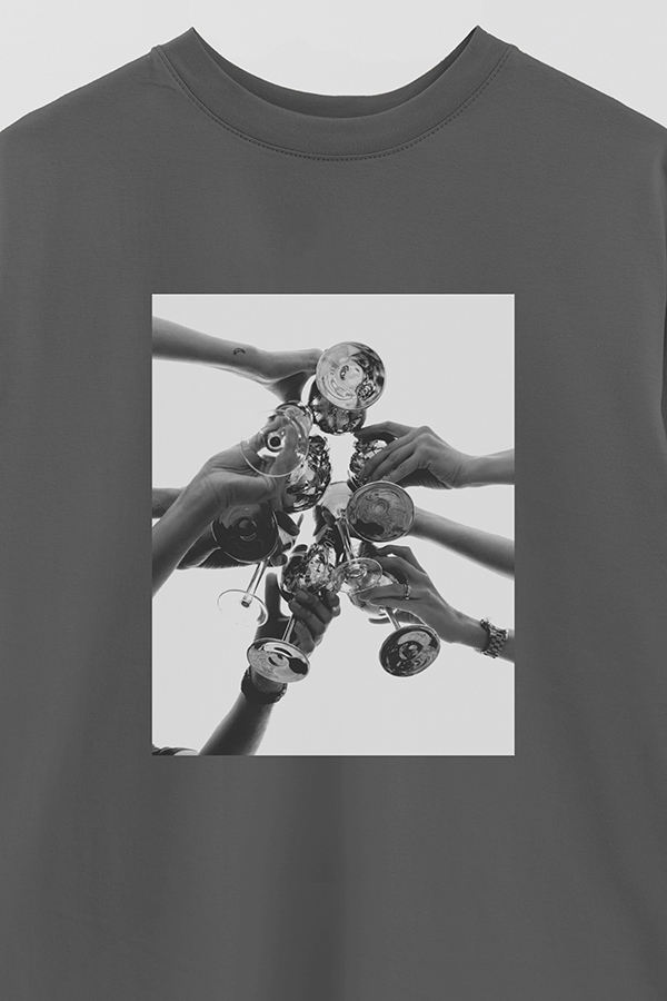 REMERA OVER ESTAMPADA MAGAZINE 122