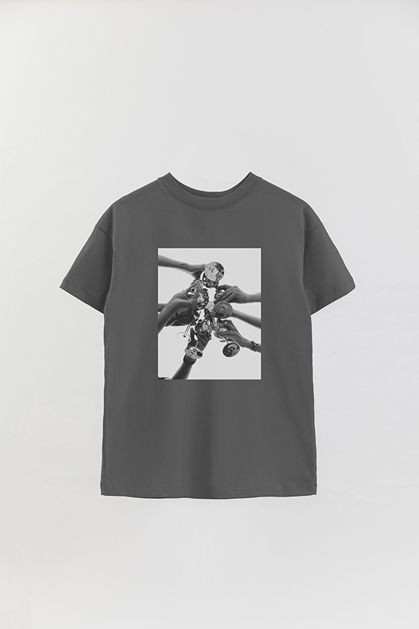 REMERA OVER ESTAMPADA MAGAZINE 122