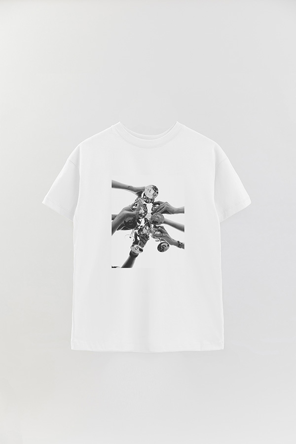 REMERA OVER ESTAMPADA MAGAZINE 122