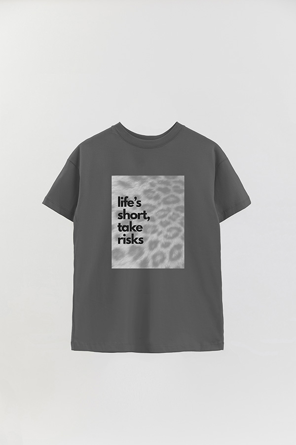 REMERA OVER ESTAMPADA MAGAZINE 104