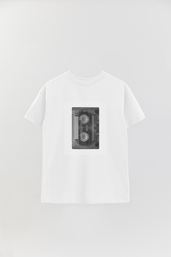 REMERA OVER ESTAMPADA MAGAZINE 96