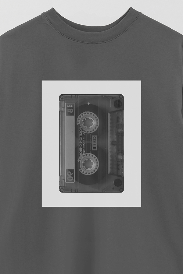REMERA OVER ESTAMPADA MAGAZINE 96