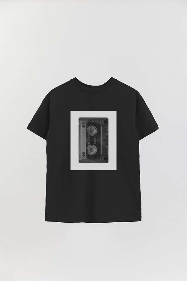 REMERA OVER ESTAMPADA MAGAZINE 96