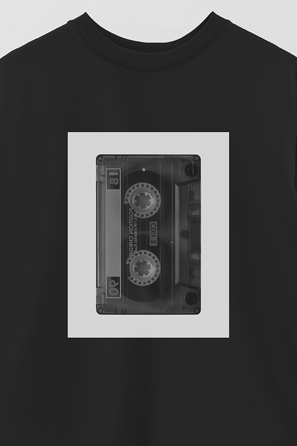 REMERA OVER ESTAMPADA MAGAZINE 96