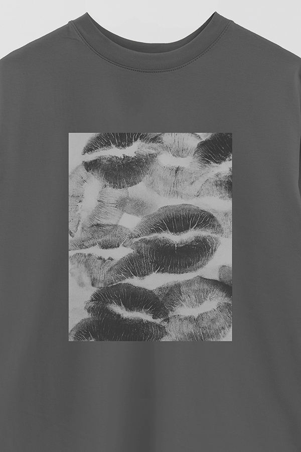 REMERA OVER ESTAMPADA MAGAZINE 83
