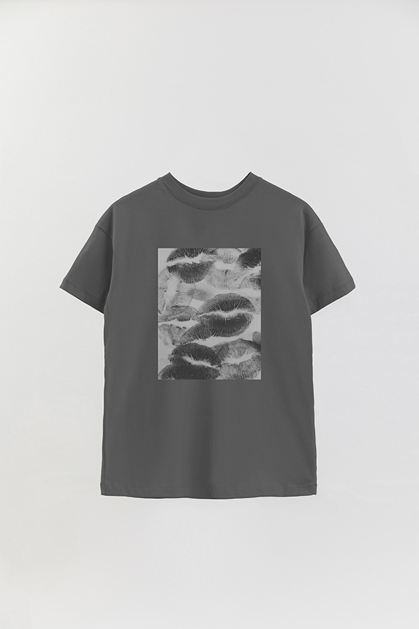 REMERA OVER ESTAMPADA MAGAZINE 83