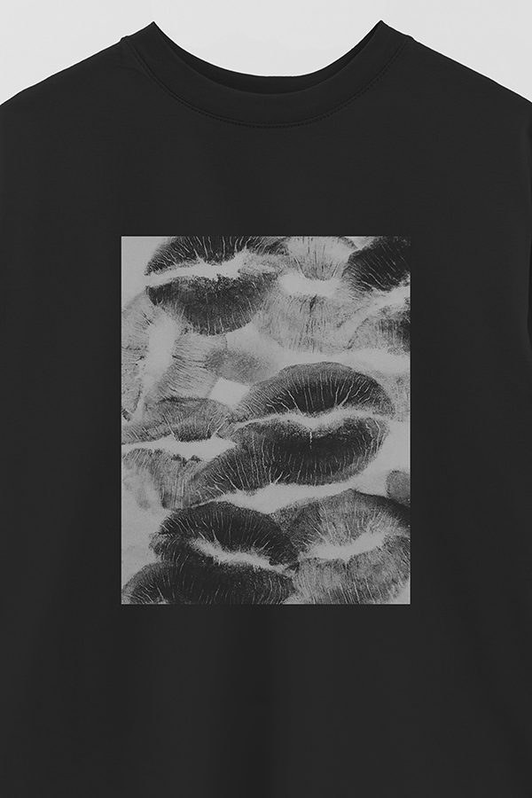 REMERA OVER ESTAMPADA MAGAZINE 83