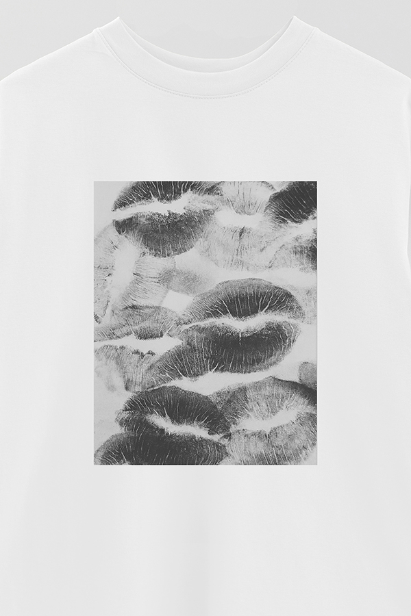 REMERA OVER ESTAMPADA MAGAZINE 83