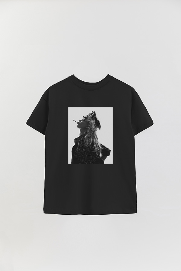 REMERA OVER ESTAMPADA MAGAZINE 80