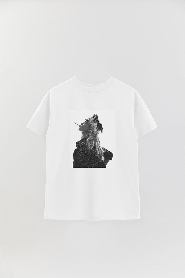 REMERA OVER ESTAMPADA MAGAZINE 80