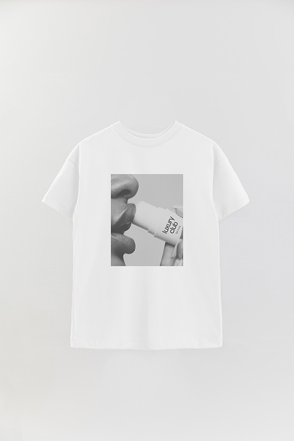 REMERA OVER ESTAMPADA MAGAZINE 73