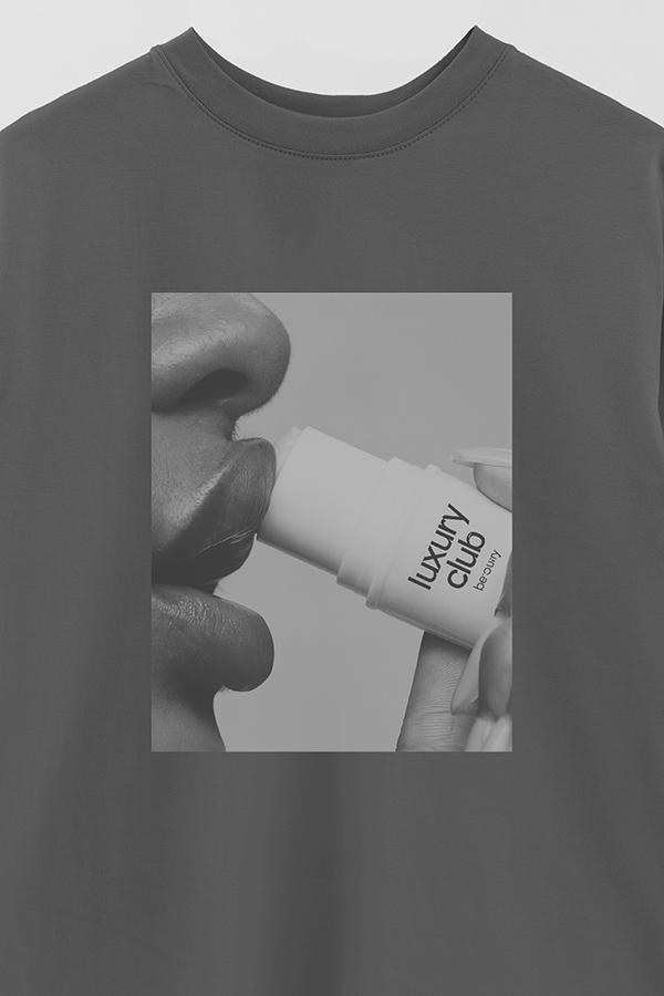 REMERA OVER ESTAMPADA MAGAZINE 73