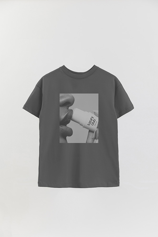 REMERA OVER ESTAMPADA MAGAZINE 73