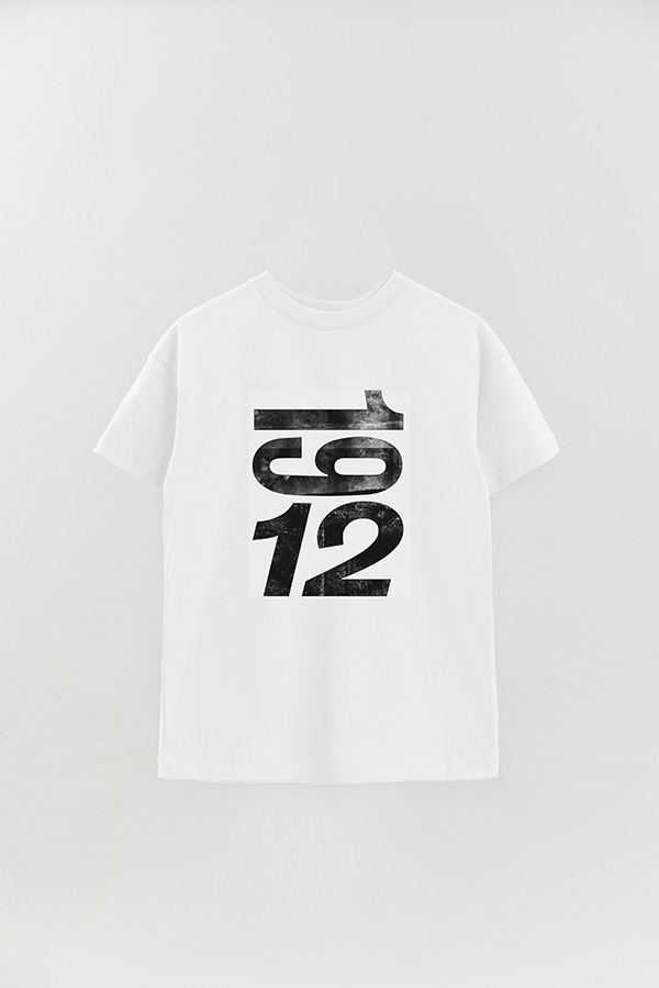 REMERA OVER ESTAMPADA MAGAZINE 60