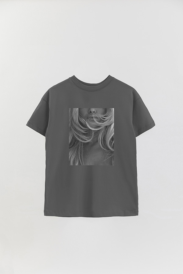 REMERA OVER ESTAMPADA MAGAZINE 44