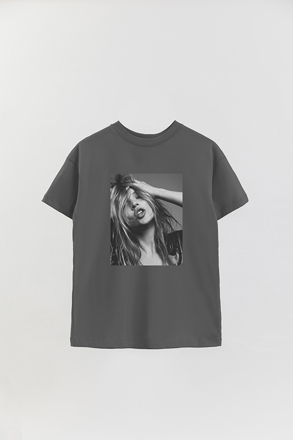 REMERA OVER ESTAMPADA MAGAZINE 39