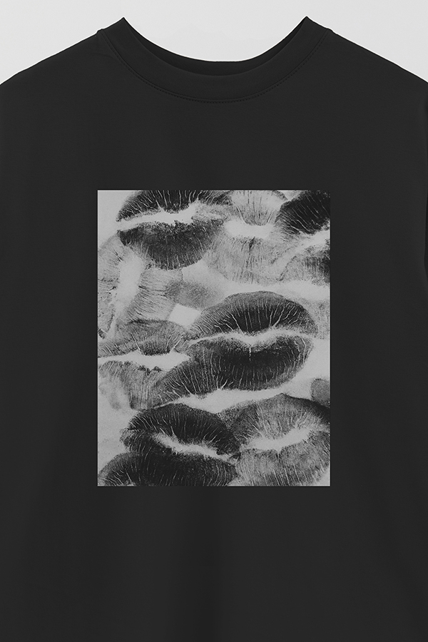REMERA OVER ESTAMPADA MAGAZINE 33