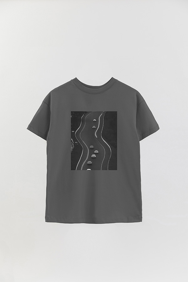 REMERA OVER ESTAMPADA MAGAZINE 23