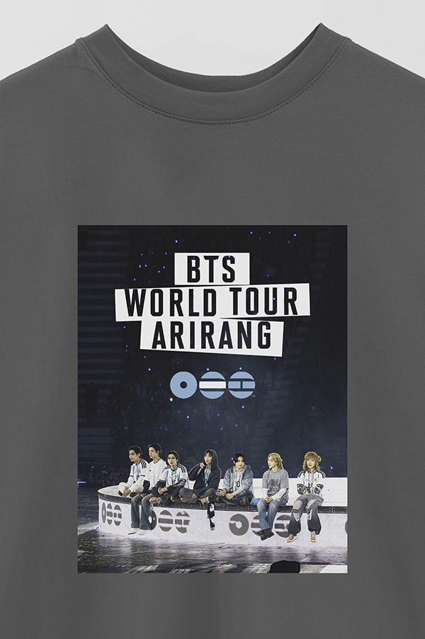 REMERA OVER ESTAMPADA BTS LA PLATA