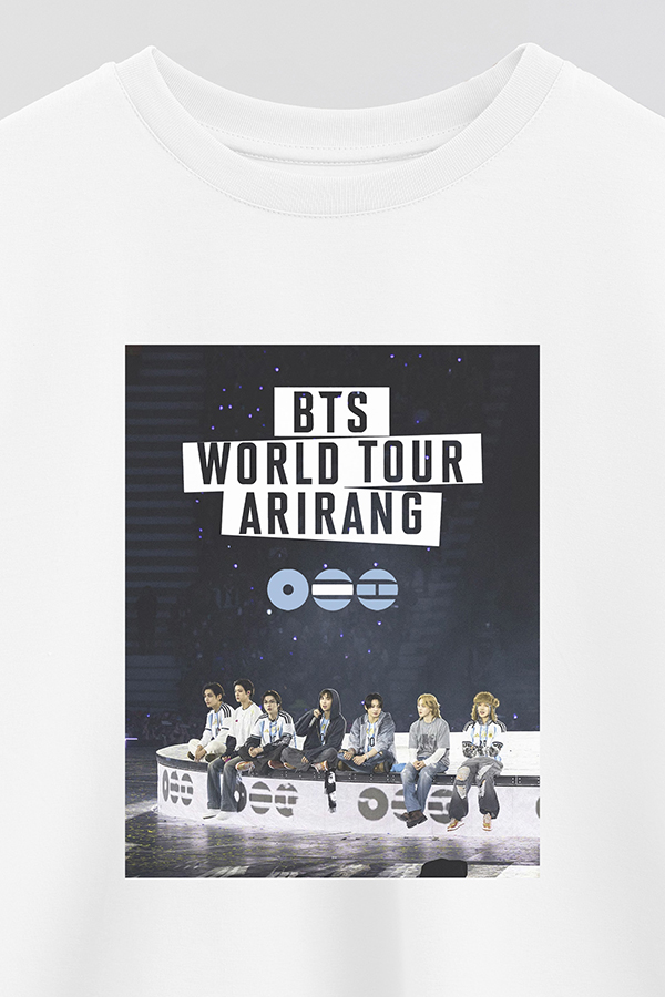 REMERA CROP ESTAMPADA BTS LA PLATA