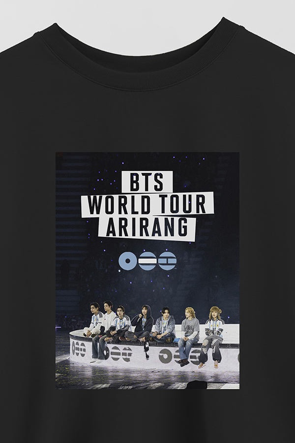 REMERA CROP ESTAMPADA BTS LA PLATA