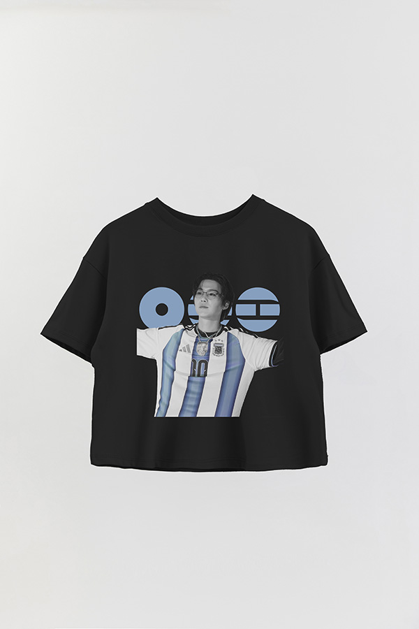 REMERA CROP ESTAMPADA BTS ARGENTINA SUGA