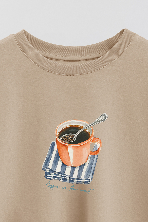REMERA CROP ESTAMPADA COASTAL COFFEE ON THE COAST