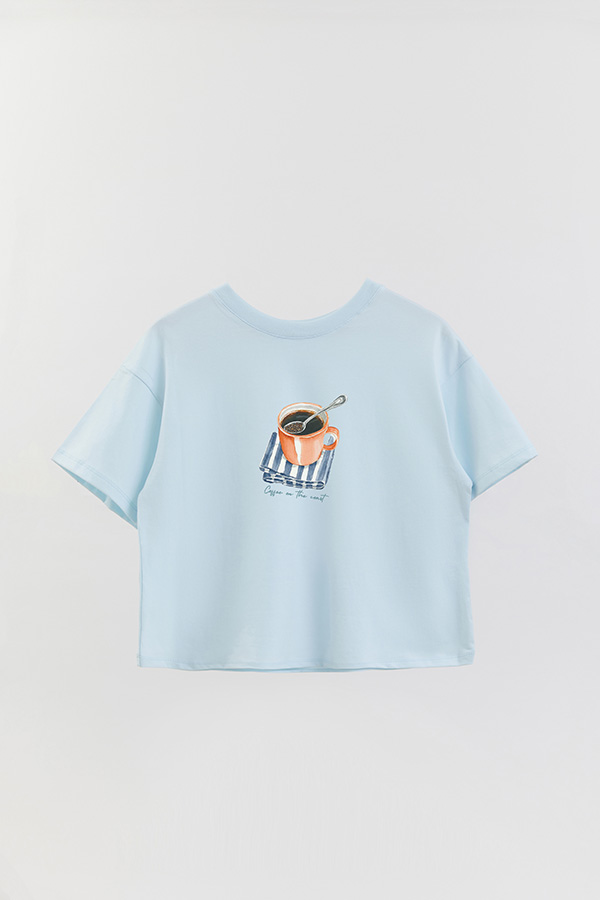 REMERA CROP ESTAMPADA COASTAL COFFEE ON THE COAST