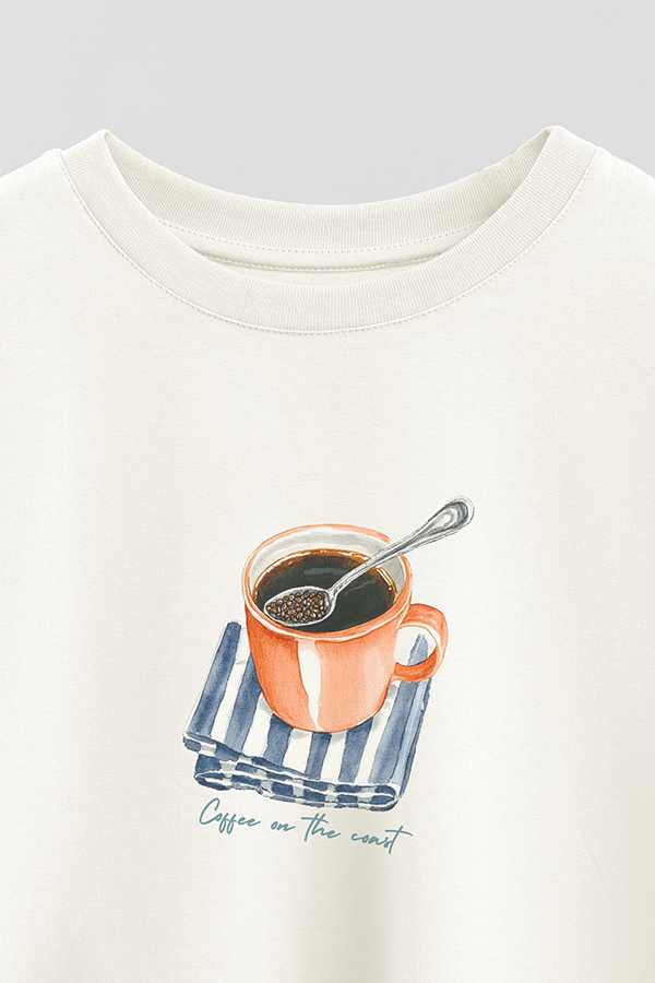 REMERA CROP ESTAMPADA COASTAL COFFEE ON THE COAST