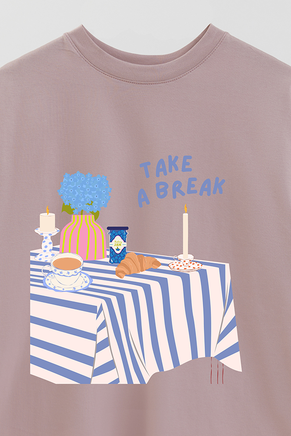 REMERA OVER ESTAMPADA TAKE A BREAK