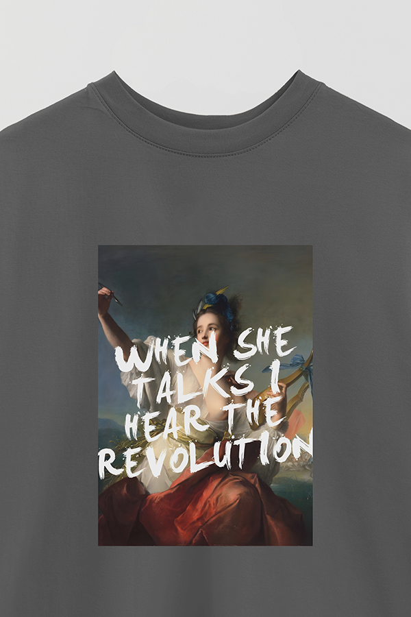 REMERA OVER ESTAMPADA ART COLLECTION 15 WHEN SHE TALKS