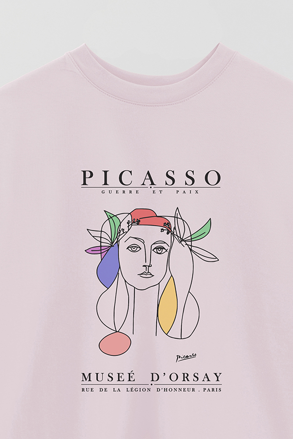 REMERA OVER ESTAMPADA ART COLLECTION PICASSO GUERRE ET PAIX