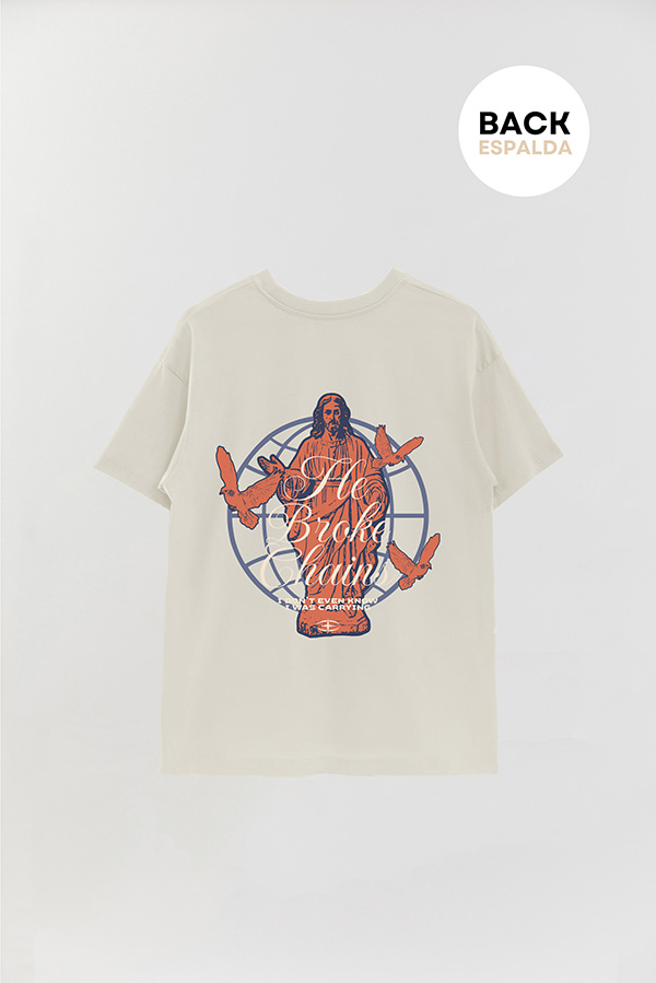 REMERA OVER ESTAMPADA UNISEX ESPALDA HE BROKE CHAINS