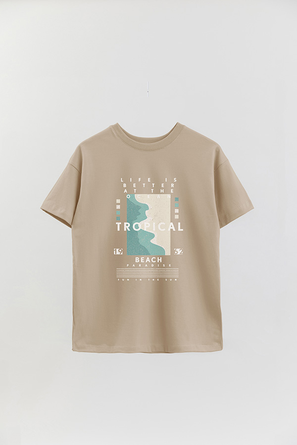 REMERA OVER ESTAMPADA LIFE IS BETTER AT THE OCEAN