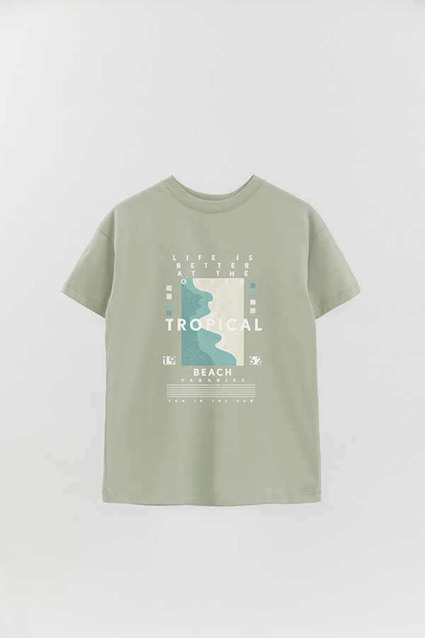 REMERA OVER ESTAMPADA LIFE IS BETTER AT THE OCEAN