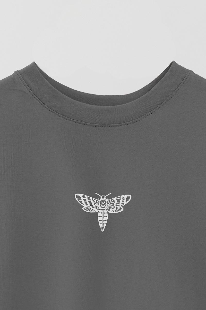 REMERA OVER ESTAMPADA UNISEX AVISPA