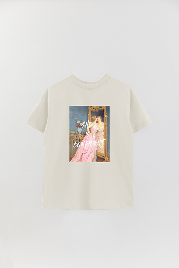 REMERA OVER ESTAMPADA ART COLLECTION 110 SHE IS CONFIDENT