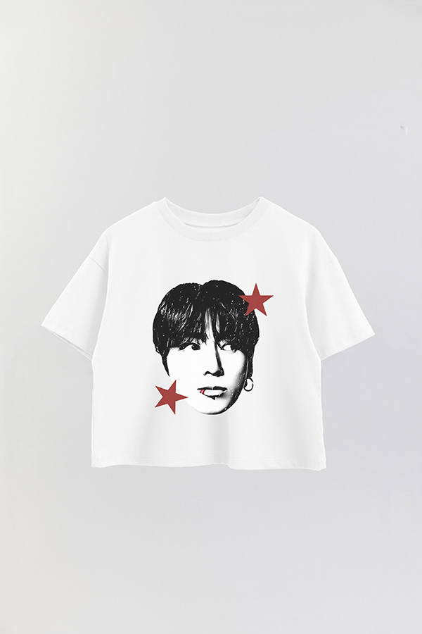REMERA CROP ESTAMPADA BTS STAR JIN