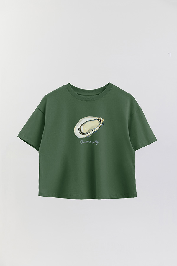 REMERA CROP ESTAMPADA COASTAL SWEET AND SALTY