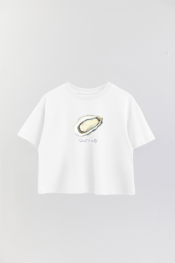 REMERA CROP ESTAMPADA COASTAL SWEET AND SALTY
